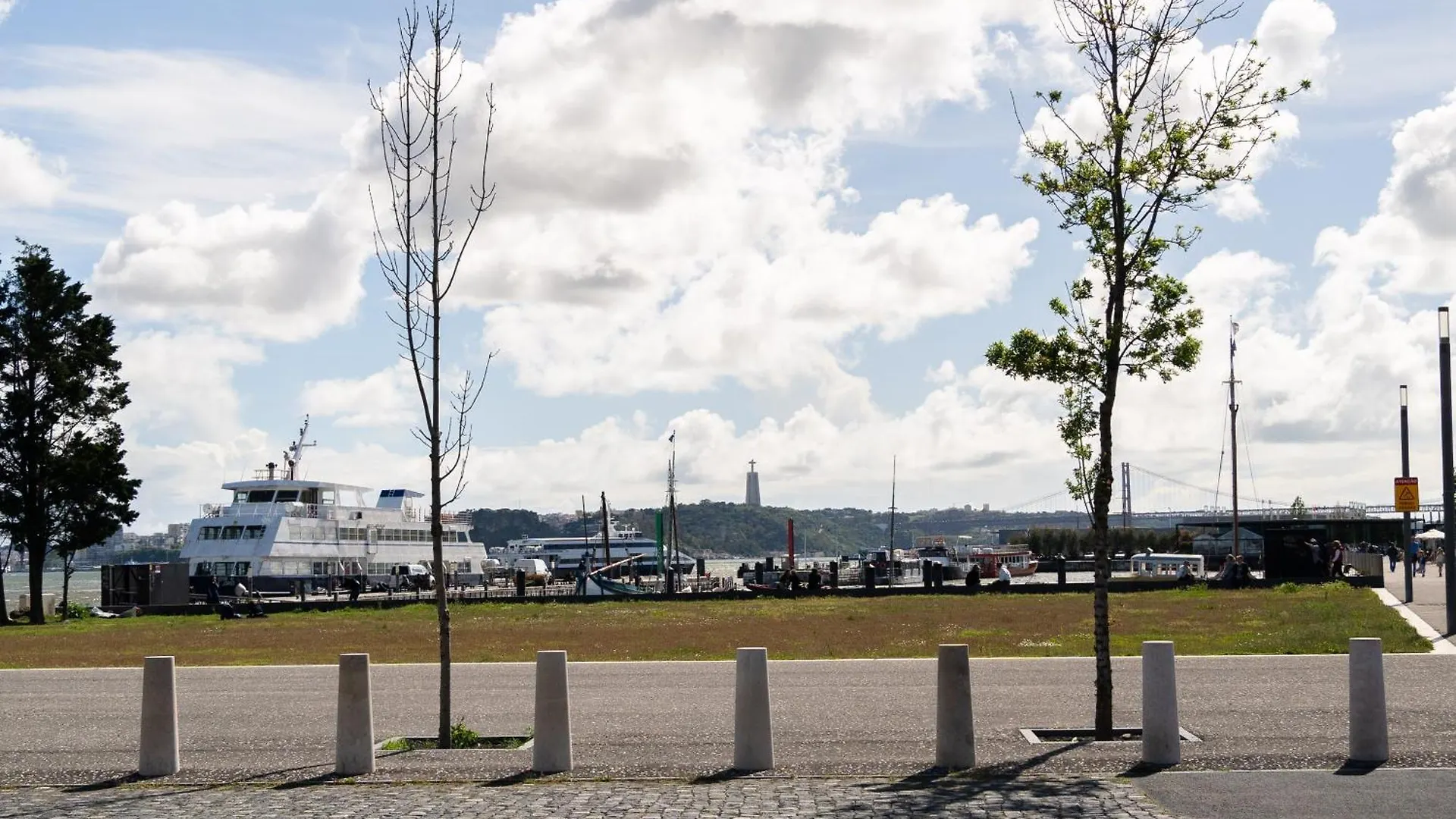 Modern 41Br With Art & Tagus River Views Portugalia
